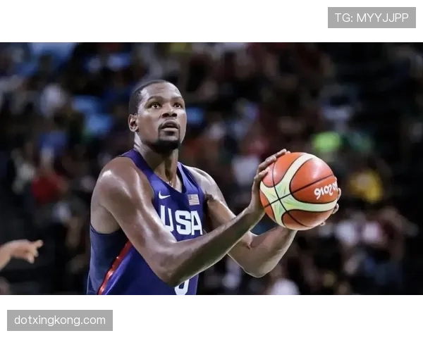 凯文·杜兰特机场阵仗大到让我怀疑自己坐错了时代